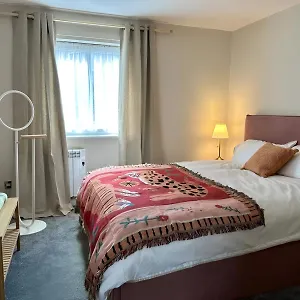 Modern With Free Parking. Located In York's Historical Building York